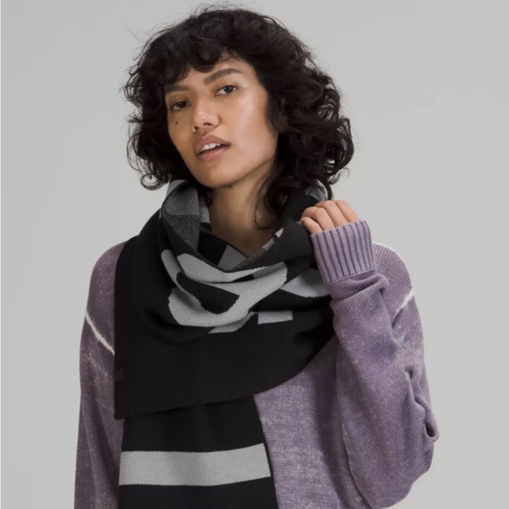 NWT Lululemon Wool Blend Knit Logo Scarf, One Size OS, Black Grey unisex nwt $98